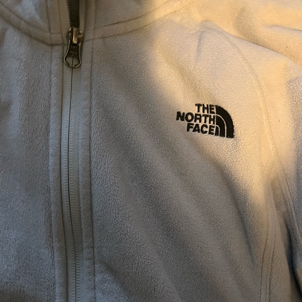 North face - Picture 2 of 4